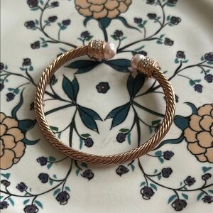 Elegant Rose Gold and Pink Pearl Cable Bracelet